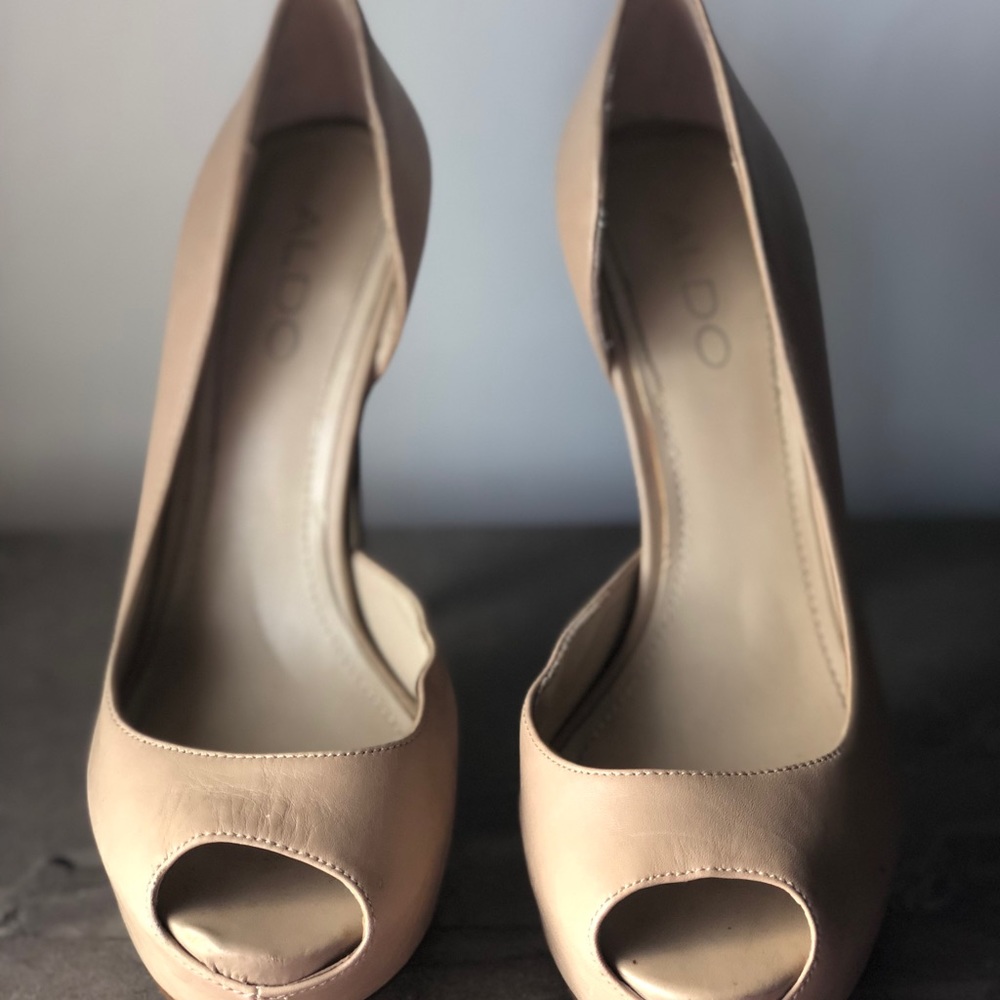 Fun, sexy neutral colored pumps!